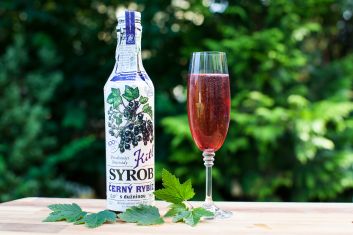 Francúzsky koktail Kir Royal