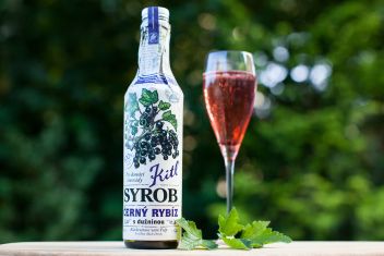 Slávny francúzsky koktail Kir Royal