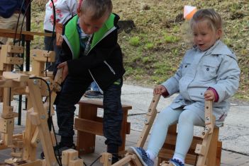 Program pre deti - drevené žeriavy