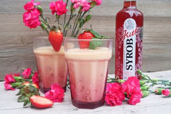 Originálny recept na zábavný ružový drink s tapiokovými perlami